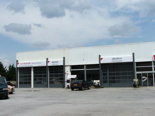 Porte sectionnelle industrielle posée par BTECH